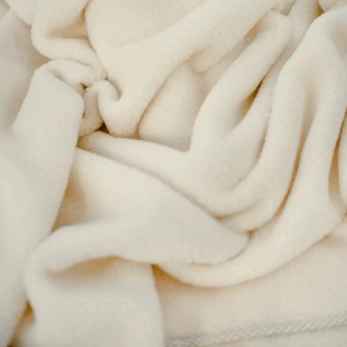 WOOOL® Merino Dekentje - FLUFFY (95x135cm) 100% Merino Wol - Plaid - Wollen Deken - Wieg Ledikant 3 WOOOL® Merino Dekentje - FLUFFY (95x135cm) 100% Merino Wol - Plaid - Wollen Deken - Wieg Ledikant - Afbeelding 3