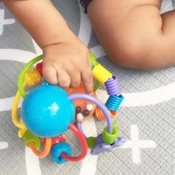 Playgro Speel En Leerbal - Grijp- En Bijtspeelgoed - Klikklak Geluiden - Spiegeltje - Kralen - Cilinder Met Rattelende Ballen -Babyartikelen Winkel 1200x1200 132