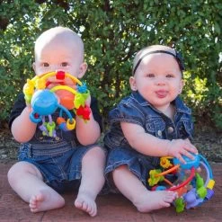 Playgro Speel En Leerbal - Grijp- En Bijtspeelgoed - Klikklak Geluiden - Spiegeltje - Kralen - Cilinder Met Rattelende Ballen -Babyartikelen Winkel 1200x1200 135