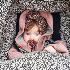 Ukje Voetenzak Baby Autostoel - Universeel - Geschikt Voor Maxi Cosi Cybex Doona - Superzacht Katoen - Zwart Wafel - Luipaard -Babyartikelen Winkel 1200x1200 671