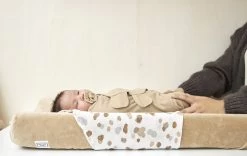 SwaddleMeyco Inbakerdoek Uni - Sand - 0-3 Maanden -Babyartikelen Winkel 1200x760 4