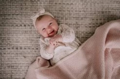 Wiegdeken Wol - Pure Baby Love - Bee - Zacht Roze