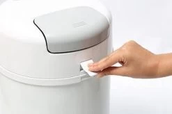 DiaperPail - Clear White - Luieremmer Met Speciale Luiersluis - Werkt Met Normale Vuilniszakken - Luxe Luieremmer - Geen Speciale Cassettes - Geen Geurtjes - Makkelijk Schoon Te Maken - Is Gemaakt Van Aluminium -Babyartikelen Winkel 1200x798 13