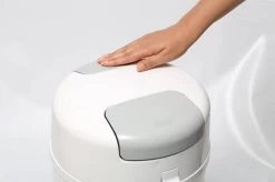 DiaperPail - Soft Grey - Luieremmer Met Speciale Luiersluis - Werkt Met Normale Vuilniszakken -Babyartikelen Winkel 1200x799 75