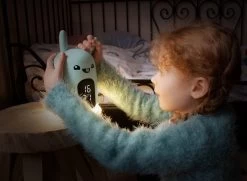 Bigben Kinderwekker Met Geluidseffecten - Nachtlamp - Bao De Panda -Babyartikelen Winkel 1200x877 1