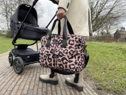 Kidzroom Gorgeous Luiertas - Bruin - Ophanglussen Kinderwagen - Verschoonmatje - Verstelbare Schouderband -Babyartikelen Winkel 1200x899 2