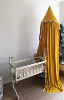 By Baboo Klamboe Baby 245cm - Okergeel - Katoen - Pompons 9 By Baboo Klamboe Baby 245cm - Okergeel - Katoen - Pompons -Babyartikelen Winkel 771x1200 3