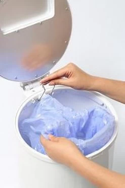 DiaperPail - Clear White - Luieremmer Met Speciale Luiersluis - Werkt Met Normale Vuilniszakken - Luxe Luieremmer - Geen Speciale Cassettes - Geen Geurtjes - Makkelijk Schoon Te Maken - Is Gemaakt Van Aluminium -Babyartikelen Winkel 798x1200 5