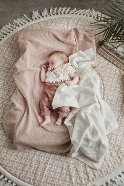 Elodie Cellular Baby Dekentje- Wiegdeken-Dekentje -Powder Pink (75x100cm) -Babyartikelen Winkel 800x1200 246