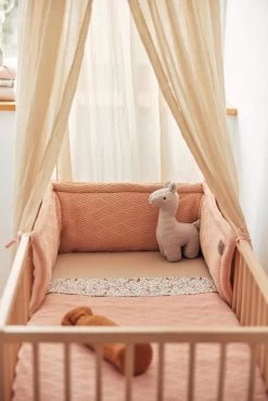 Jollein Bedomrander River Knit 180x35cm - Pale Pink -Babyartikelen Winkel 801x1200 23