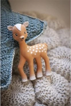 Sophie De Giraf- Bijtspeelgoed - FanFan Het Hertje - 100% Natuurlijk Rubber -Babyartikelen Winkel 804x1200 1