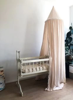 By Baboo Klamboe Baby 245cm - Crème - Katoen - Pompons -Babyartikelen Winkel 882x1200 3