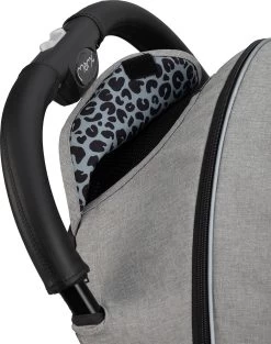 MoMi Wandelwagen - Compacte Lichtgewicht Buggy - Estelle Dakar Met XXL Wielen & Zonnekap - Leopard - Grijs-Goud (geschikt Van 6mnd - 22kg) -Babyartikelen Winkel 947x1200 1